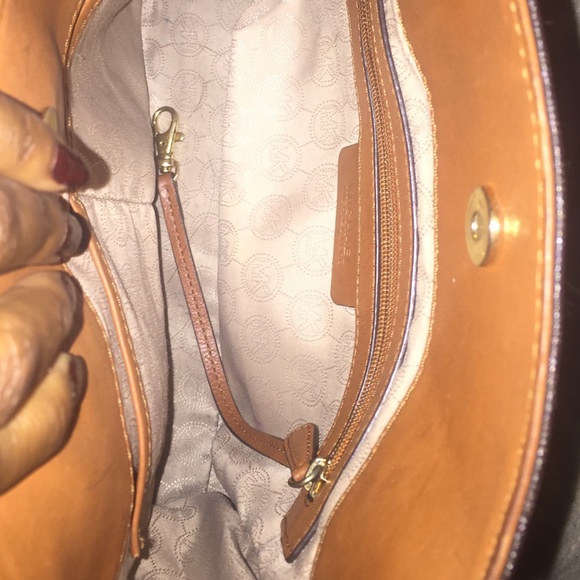 Michael Kors purse - Picture 2 of 3