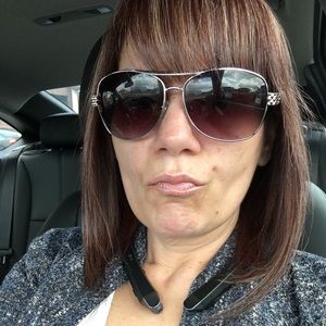 Meet your Posher, Elisa