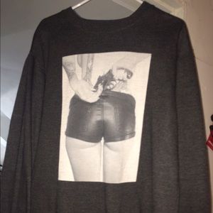 Graphic sweater pull over