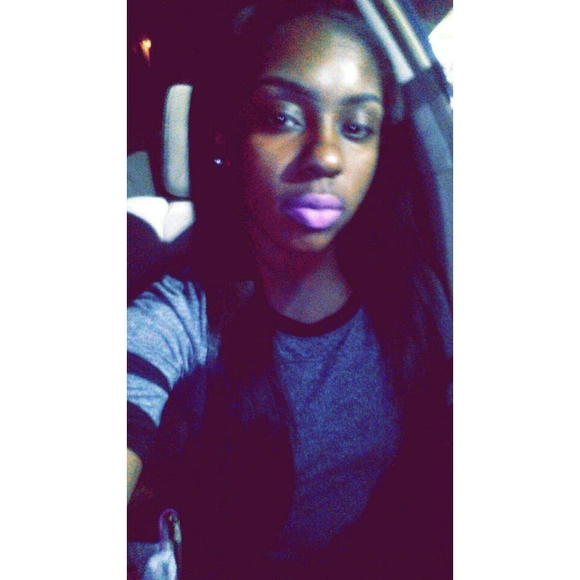 Meet your Posher, Nia