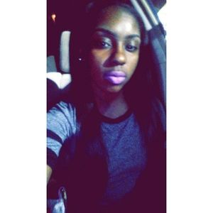 Meet your Posher, Nia