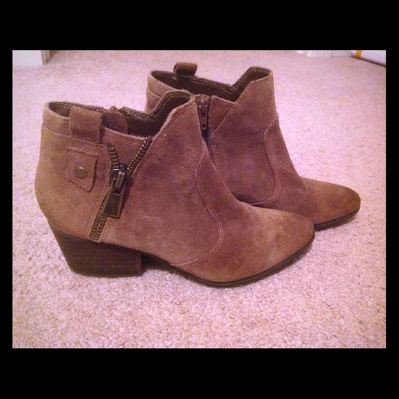 Crown Vintage 'Larin" ankle bootie, size 7