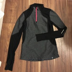 Long-sleeve athletic quarter zip