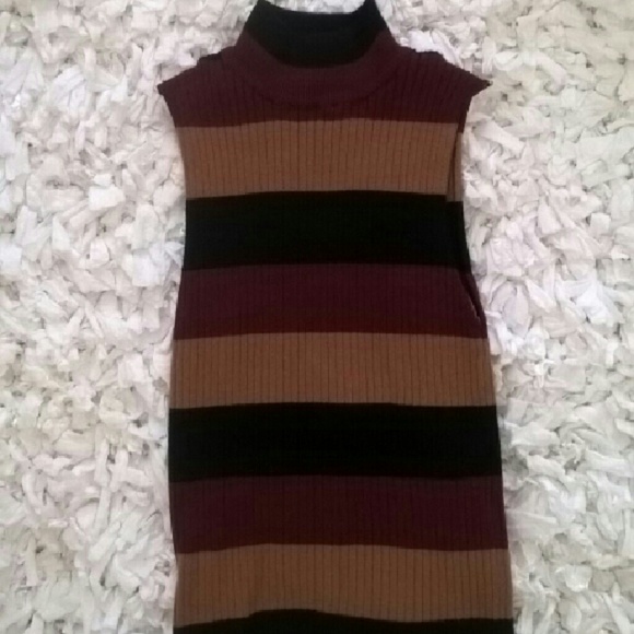 Sleeveless turtleneck