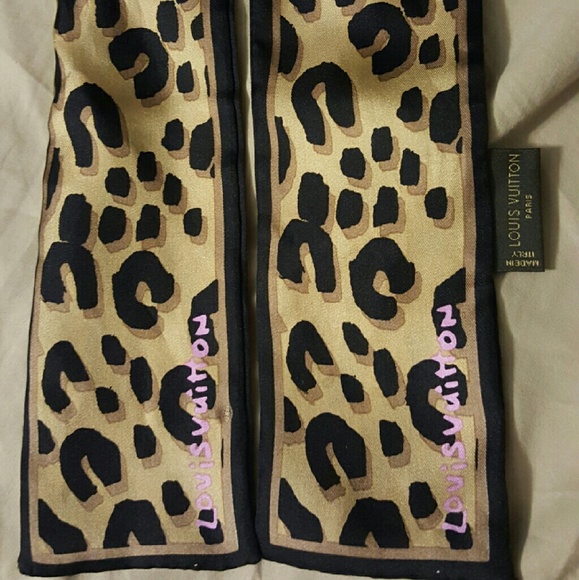 Louis Vuitton Leopard Bandeau scarf