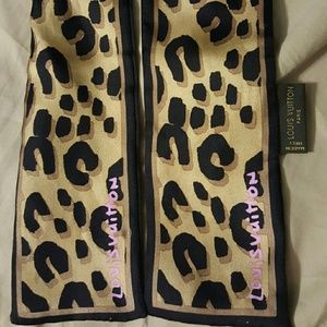 Louis Vuitton Leopard Bandeau scarf