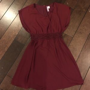 Red/maroon dress with lace detail S