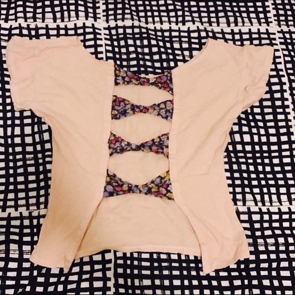 🎀Brandy Melville🎀 open back t-shirt
