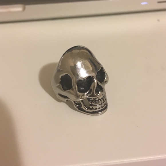 Skull ring