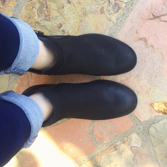 1 left!!!! ✨ NWT. Black booties - Picture 2 of 4