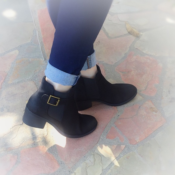 1 left!!!! ✨ NWT. Black booties - Picture 3 of 4