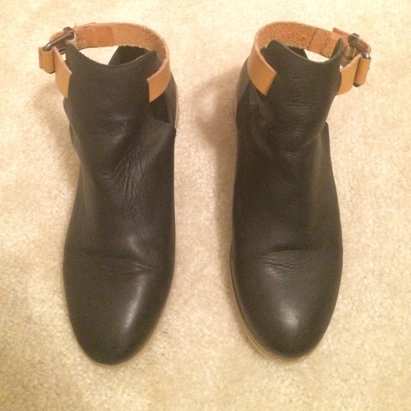 Black and camel leather bootie