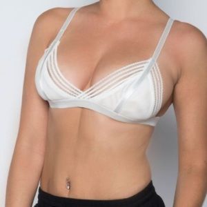 The everything bralette in white !