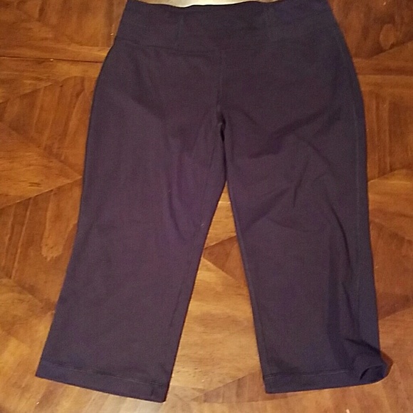 Black Capri workout pants