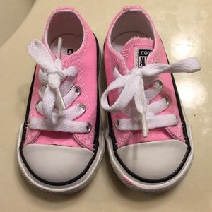Baby/toddler pink Converse low top