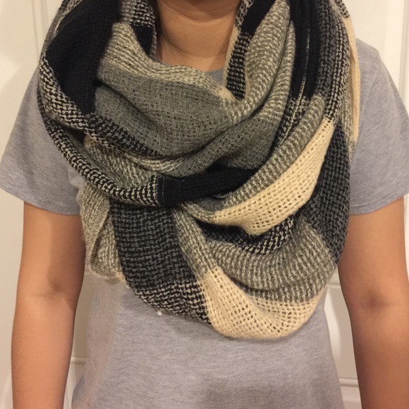 Accessories - Checkered Infinity Scarf