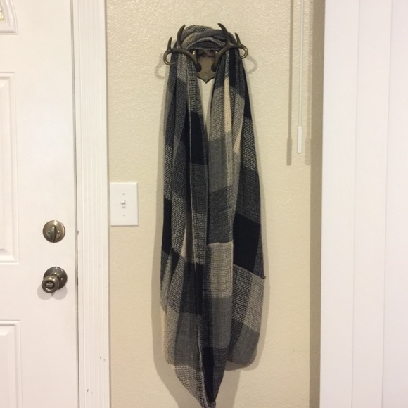 Checkered Infinity Scarf - Picture 2 of 2