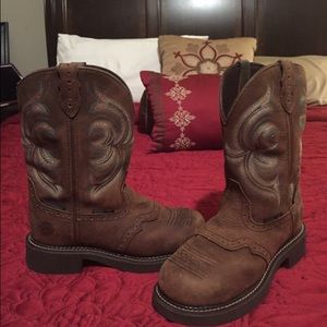 New Women's Justin Boots w/ Box