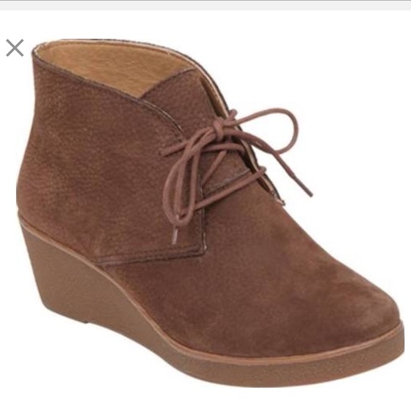 Wedge boot