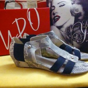 Comfortable snake print Sandals