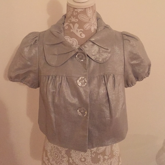 Metallic silver kensie short sleeved jacket
