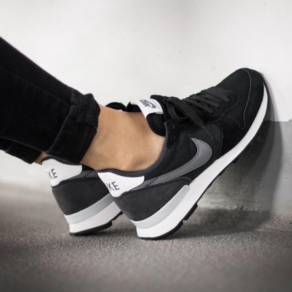 Nike Suede Internationalist Sneakers - Picture 2 of 4