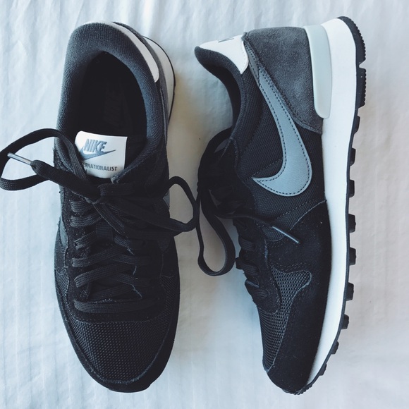 Nike Suede Internationalist Sneakers - Picture 3 of 4