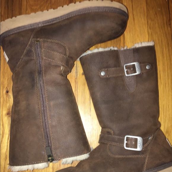 Ugg Austraila Women's Sutter Boot - Picture 1 of 1