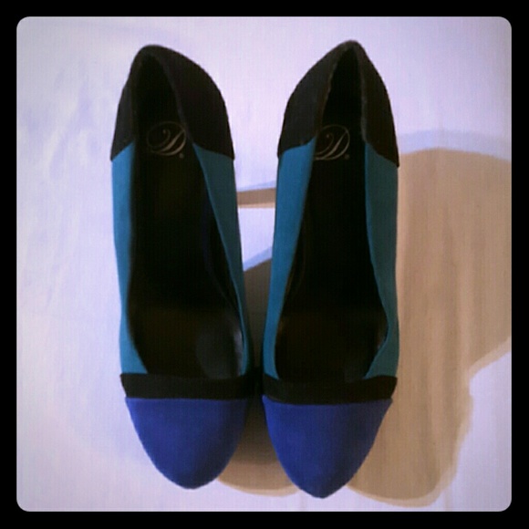 Heart in D Blue Pumps