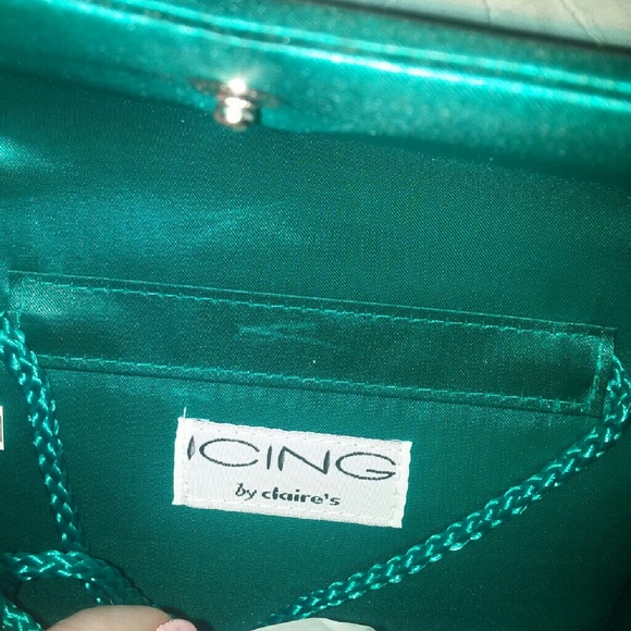 Clutch - Picture 2 of 2