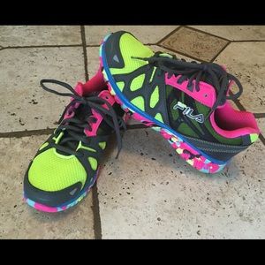 Cute FILA shoes MAKE OFFER!! 😊