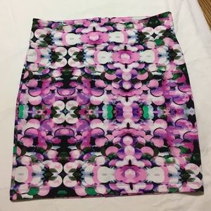 Nanette Lepor polyester spandex patterned skirt