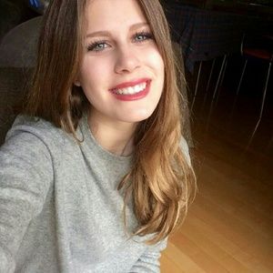 Meet your Posher, Lara