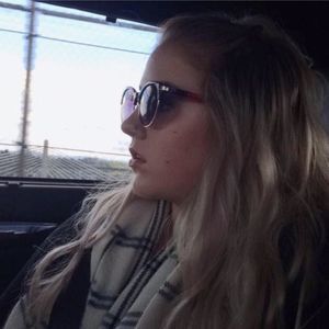 Meet your Posher, Katelyn