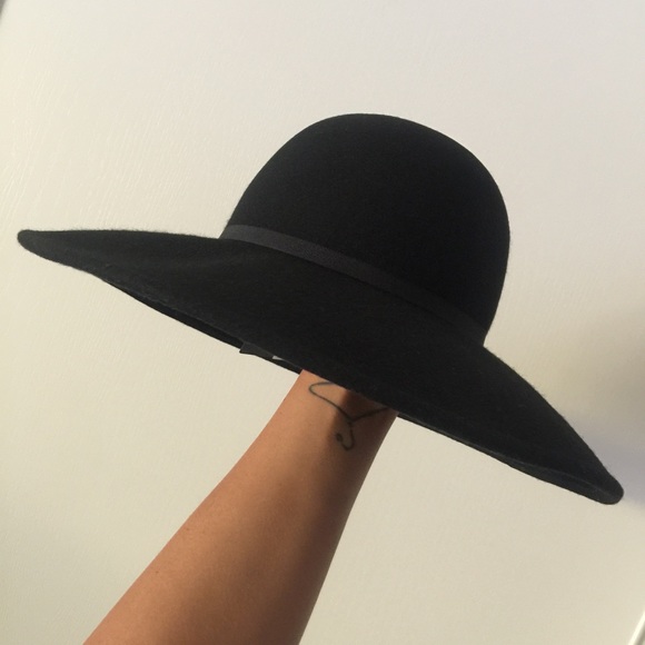 Forever 21 Accessories - ‼️PRICE DROP‼️Forever 21 black felt hat