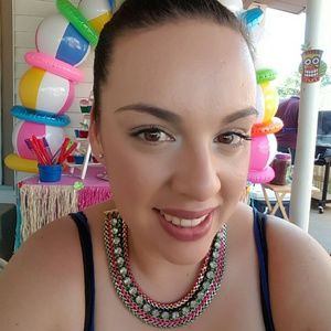 Meet your Posher, Alejandra