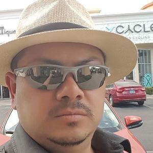 Meet your Posher, Cesar