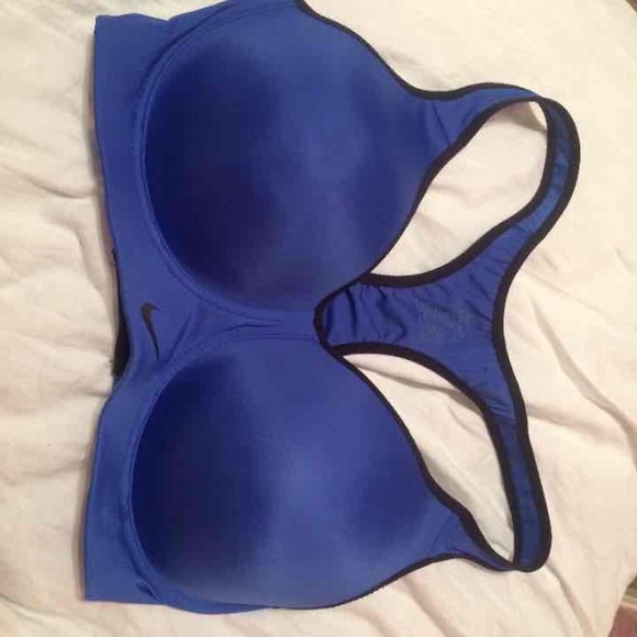 Nike Sports Bra. 34DD. NWOT.