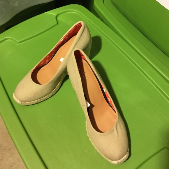 Women's wedge shoe