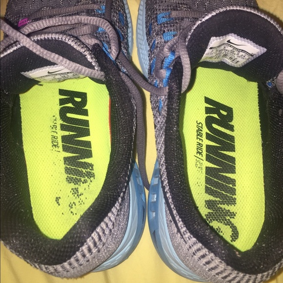 Nike Zoom Structure 19 Shoes - Picture 4 of 4