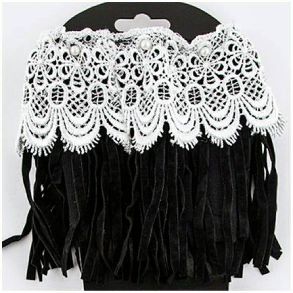 💗NWT BLACK FRINGE WHITE LACE BOOT CUFFS - Picture 2 of 2