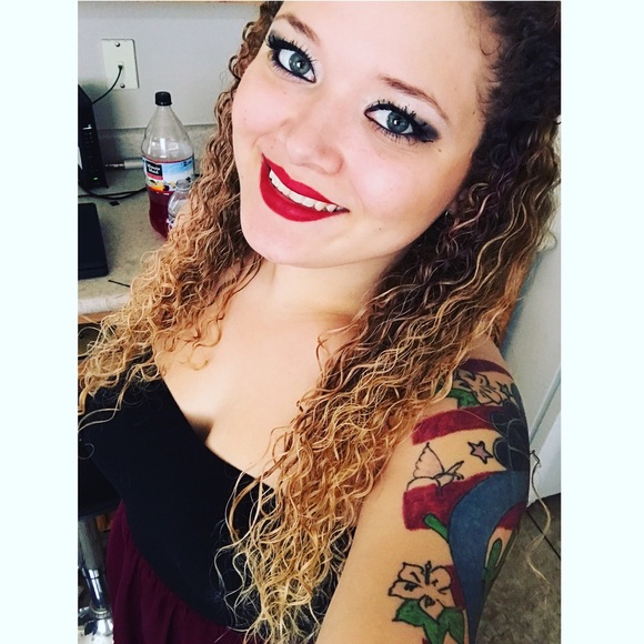 Meet your Posher, Celina - Picture 1 of 1