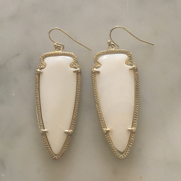 Kendra Scott Katelyn earrings in white pearl