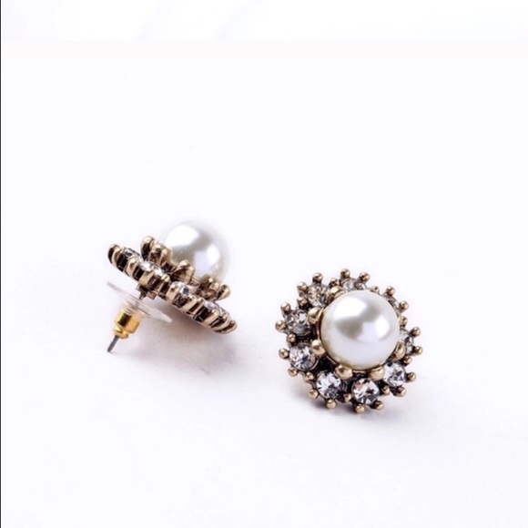 NEW Vintage Looking Earrings - In Sealed Package - Picture 3 of 4