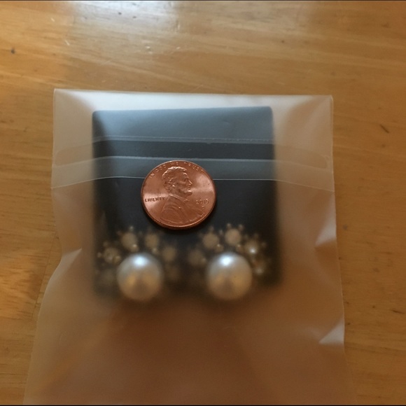 NEW Vintage Looking Earrings - In Sealed Package - Picture 2 of 4