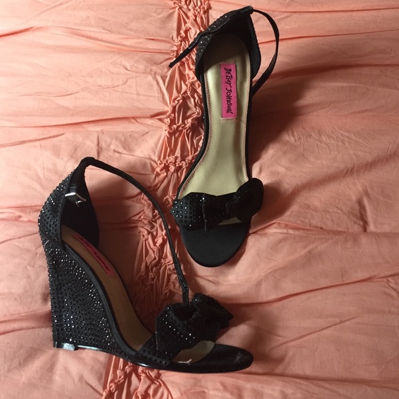 Never worn Betsy Johnson wedges