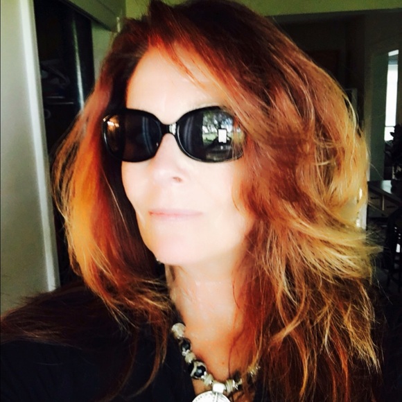 Meet your Posher, Tracy - Picture 1 of 1