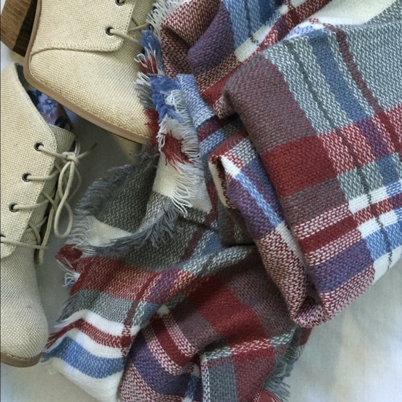 🌻 Fringe Plaid Infinity Scarf - Picture 3 of 3