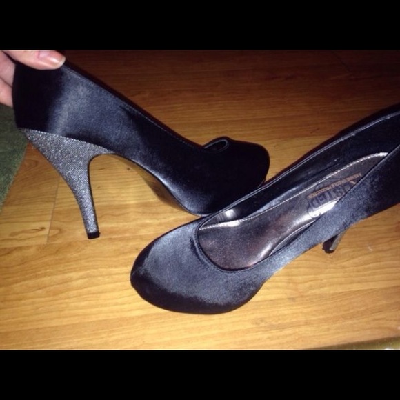 Kenneth Cole Women's pumps - Picture 2 of 4