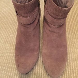 Vince Camuto size 7.5 tan suede wedge booties
